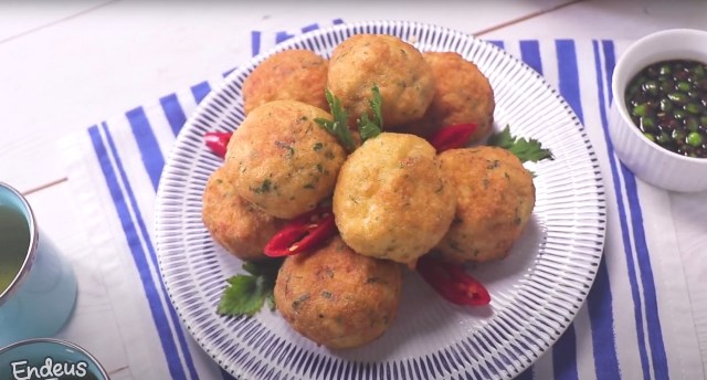 Perkedel Bahan Tahu dengan Cocolan Sambal Kecap Rawit