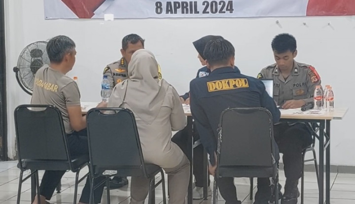 4 Keluarga Lakukan Antemortem terkait Kecelakaan di Tol Japek