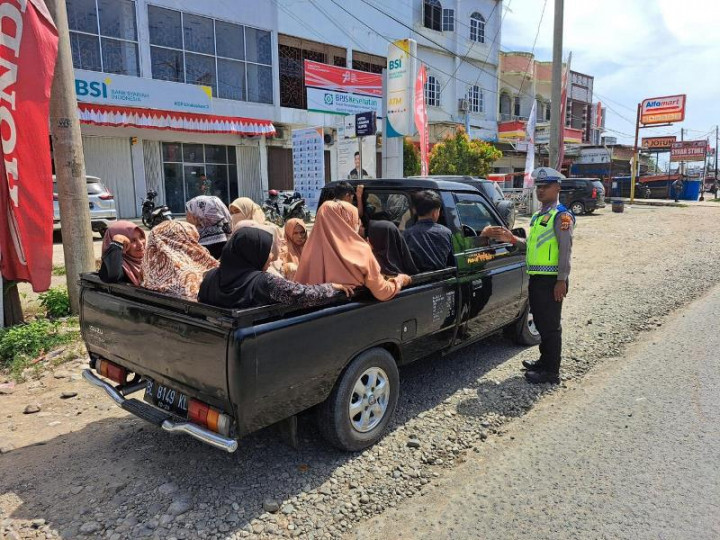 Mobil Barang Dilarang Angkut Penumpang Saat Libur Lebaran