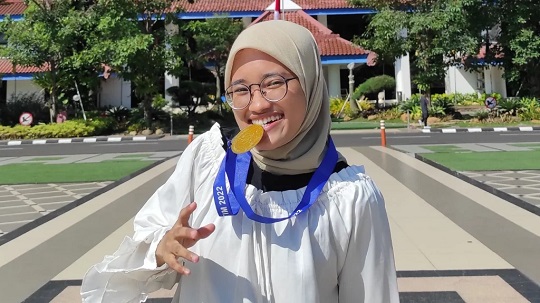 Kisah Meilisa, Jungkir Balik dari Awal Kuliah Sampai Jadi Wisudawan Berprestasi Unair