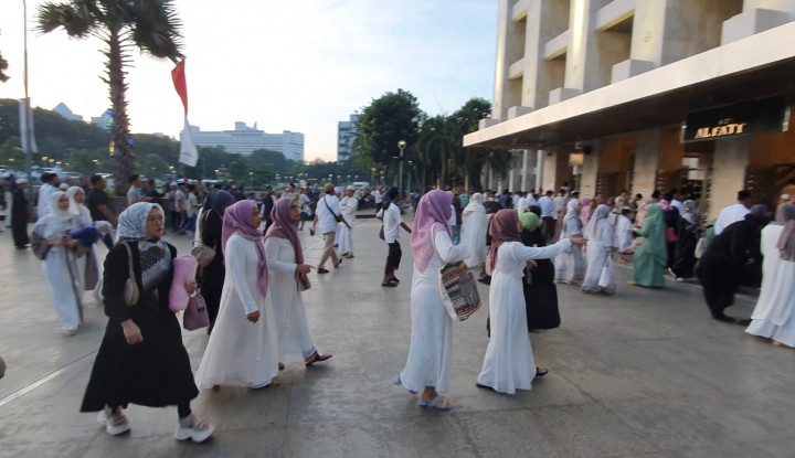 Masjid Istiqlal Dipadati Masyarakat