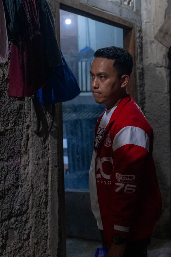 Pastikan Dapur <i>Ngebul</i> saat Lebaran, Sespri Iriana Bagikan Paket Sembako ke Warga Bogor