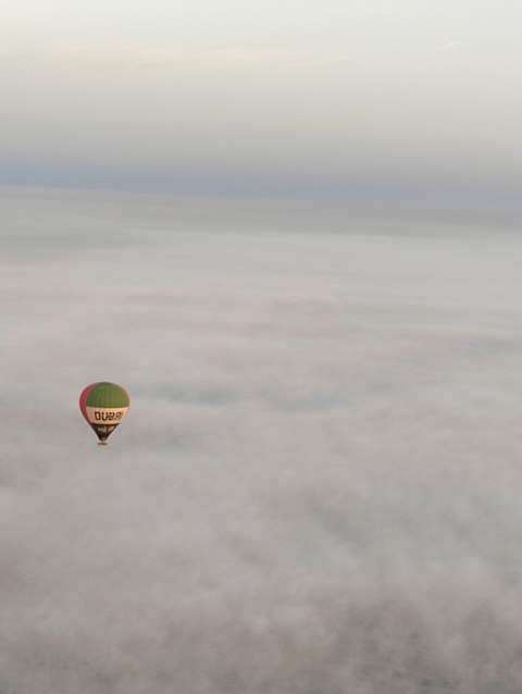 Ikuti pengalaman saya menembus langit Dubai dengan hot air balloon. (Foto: Dok. Medcom.id/Yatin Suleha)