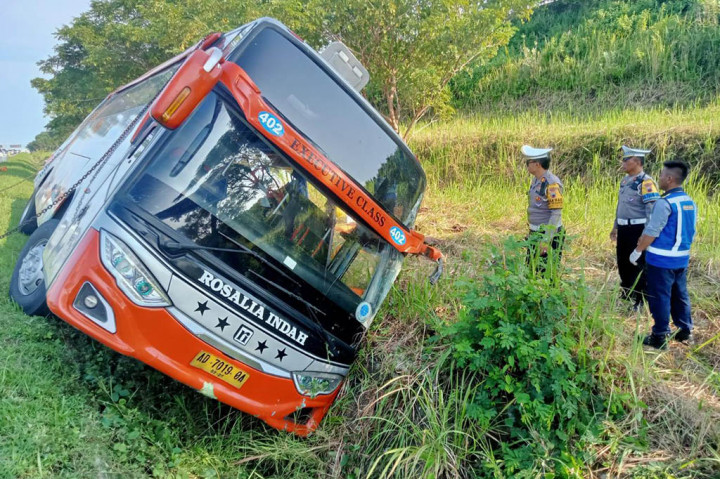 Bus Rosalia Indah Kecelakaan di Tol Batang, 7 Orang Meninggal Dunia