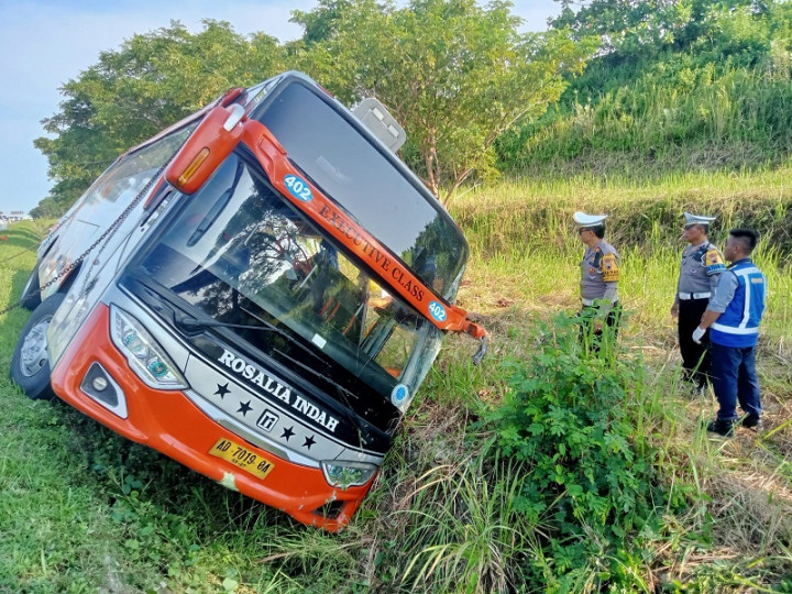 Ini Kronologi Kecelakaan Bus Rosalia Indah di Tol Batang