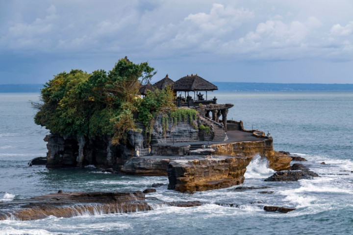 Pendapatan Fotografer dan Pedagang di Tanah Lot Naik saat Libur Lebaran