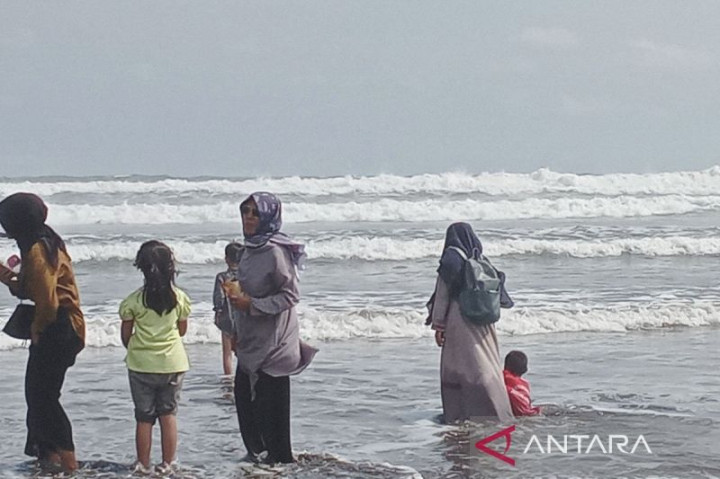 Wisatawan Pantai Selatan Jabar dan DIY Diminta Waspada Pasang Air Alut