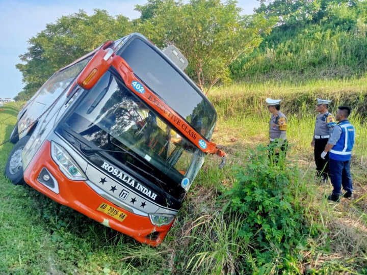7 Orang Tewas Akibat Kecelakaan Bus Rosalia Indah di Tol Batang, Ini Identitasnya