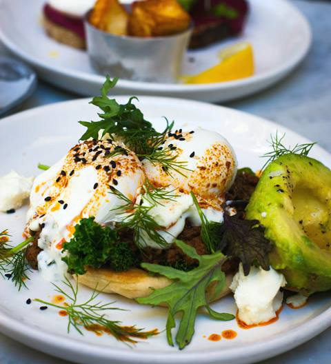 Kembung Sehabis Makan Salad? Ketahui 5 Cara Mengatasinya