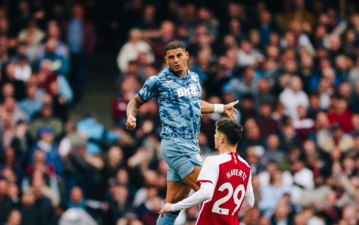 Aston Villa Bekuk Arsenal