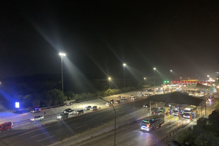 Arus Balik di Gerbang Tol Cikarang Utama Lancar pada Senin Dinihari