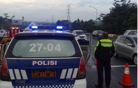 Jalur Puncak Diberlakukan <i>Contraflow</i> Antisipasi Kepadatan Kendaraan