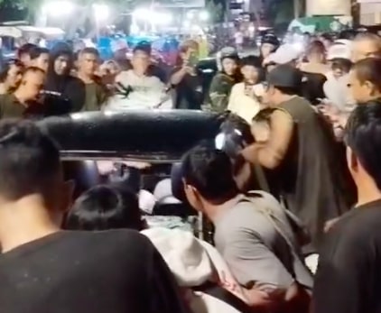 Wisatawan Bandung Diamuk Massa di Pantai Pagandaran Gegara Mabuk dan Bawa Sajam