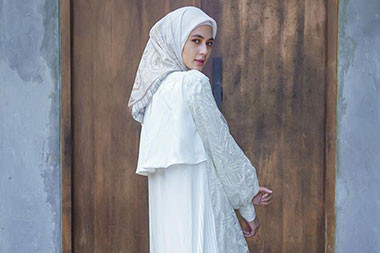 Paula Verhoeven Makin Mantap Berhijab