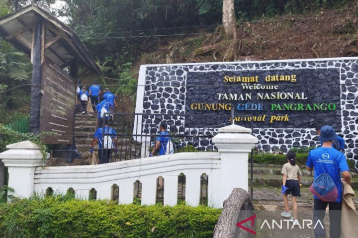 Pendakian Gunung Gede-Pangrango Kembali Dibuka