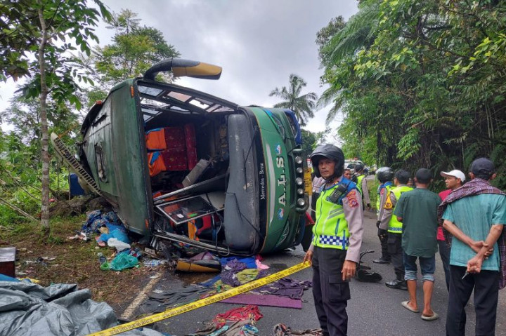 Bus ALS Jurusan Bukittinggi-Medan Kecelakaan, 47 Orang Terluka 1 Meninggal