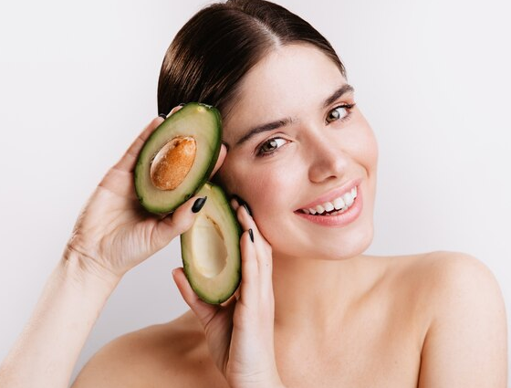 6 Makanan Terbaik yang Bisa Bikin Kulit Glowing Secara Alami