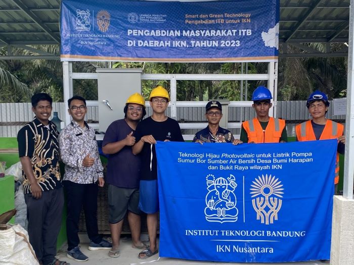 Mahasiswa ITB membangun PLTS di dua desa di IKN. DOK ITB