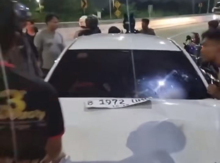 Remaja Bawa Mobil di Bekasi Tabrak 11 Motor dan 2 Mobil