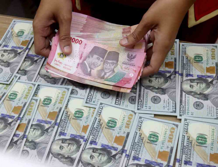 Rupiah Masih Babak Belur Lawan Kedigdayaan Dolar AS