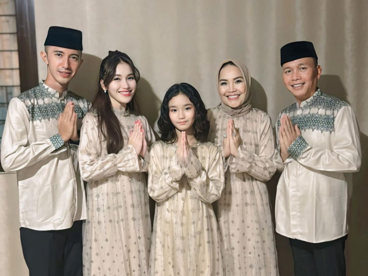 Ayu Ting Ting Segera Menikah, Ayah Rozak Tak Sabar Punya Cucu Lagi
