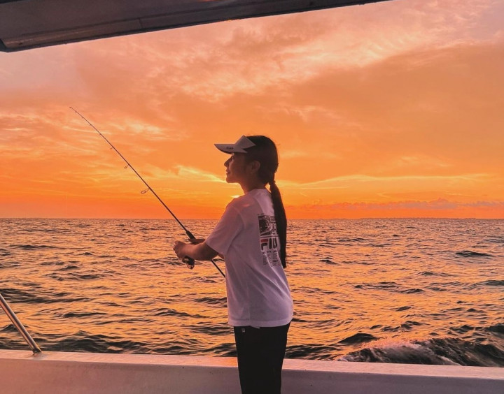 Unggah Foto Mancing di Laut, Postur Tubuh Prilly Latuconsina jadi Sorotan