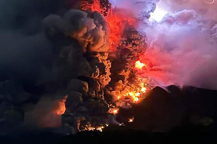 Erupsi Gunung Ruang, Masyarakat Diimbau Tetap Waspadai Potensi Tsunami