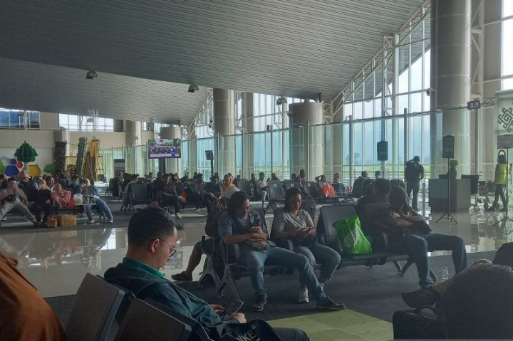 Bandara Sam Ratulangi Sempat Ditutup Akibat Erupsi Gunung Ruang