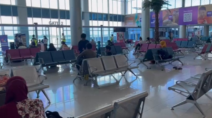 8 Penerbangan Rute Makassar-Manado Dibatalkan Akibat Erupsi Gunung Ruang