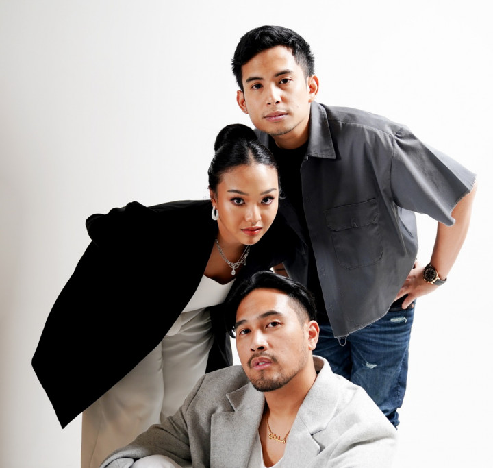 Pelampiasan Cinta di Lagu Kolaborasi Adrian Khalif dan Okaay