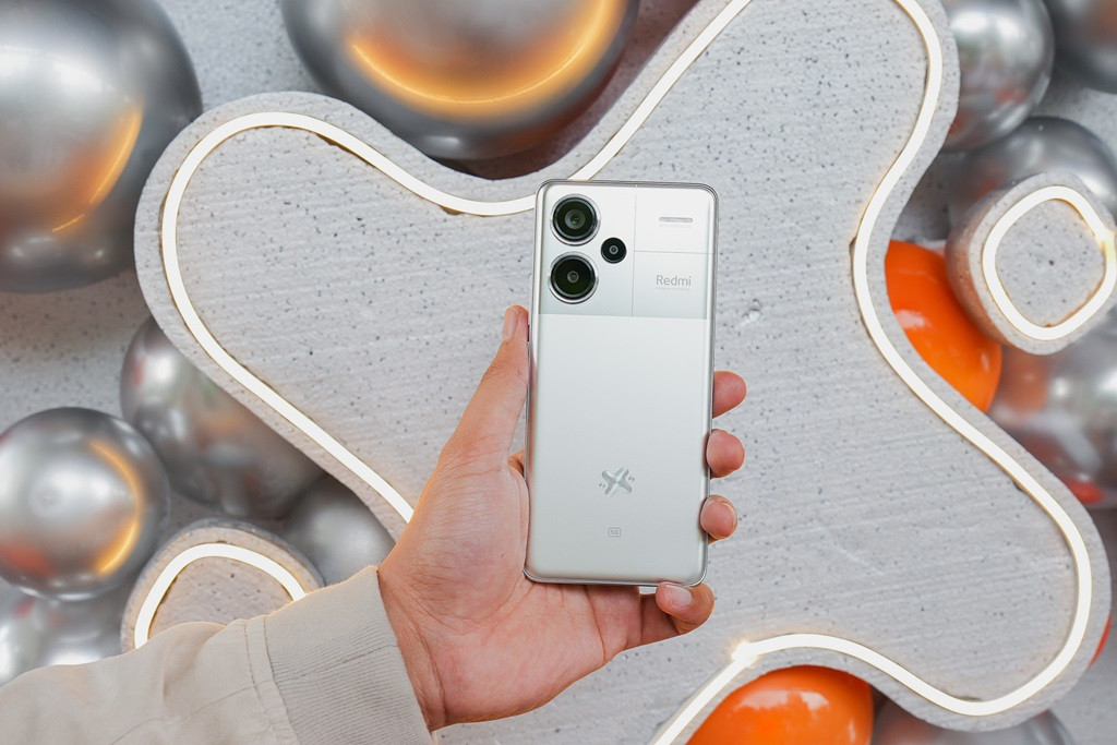 Redmi Note 13 Pro+ 5G Edisi Xiaomi Fan Festival.
