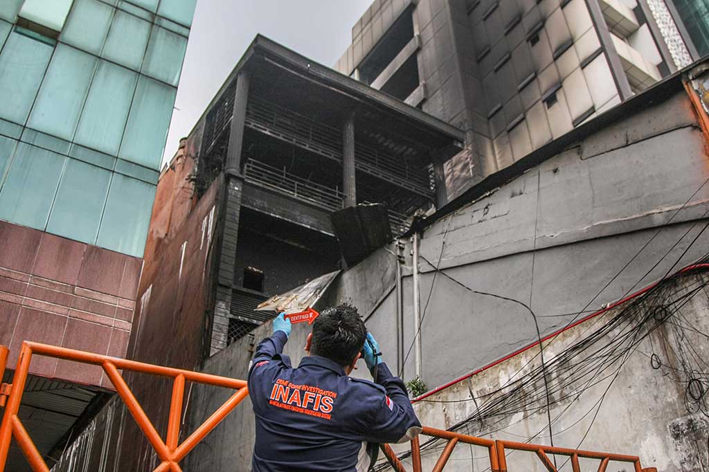 Kebakaran Hanguskan Toko Bingkai di Mampang Prapatan, Tujuh Orang Tewas