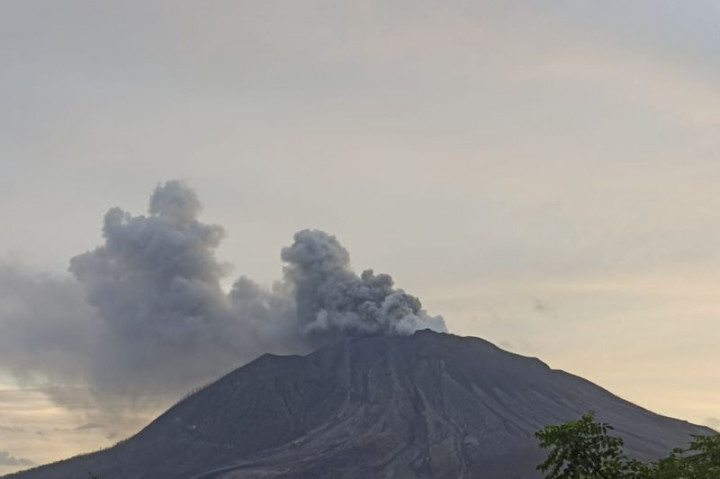 Warga Tagulandang Radius 6 KM dari Gunung Raung Dimimta Segera Dievakuasi