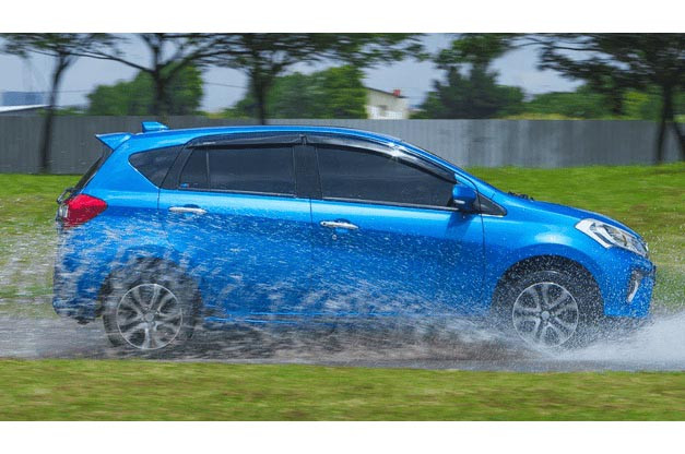 Mobil Mati Saat Hujan? Bisa Jadi Ini Penyebabnya!