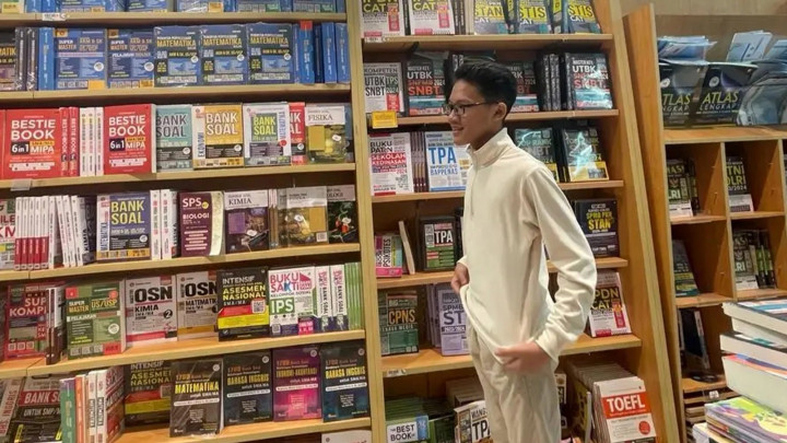 Usia 15 Tahun Lolos SNBP di Unair, Rassya Masuk Kelas Akselerasi Sejak MI