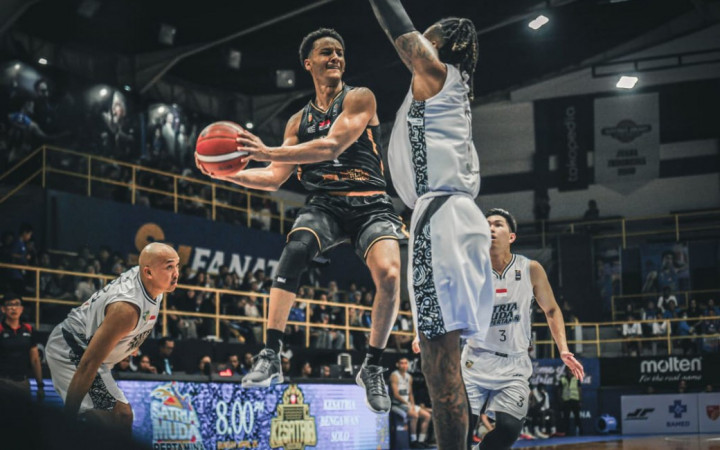 Satya Wacana Salatiga untuk Pertama Kalinya Tumbangkan Satria Muda Pertamina Jakarta