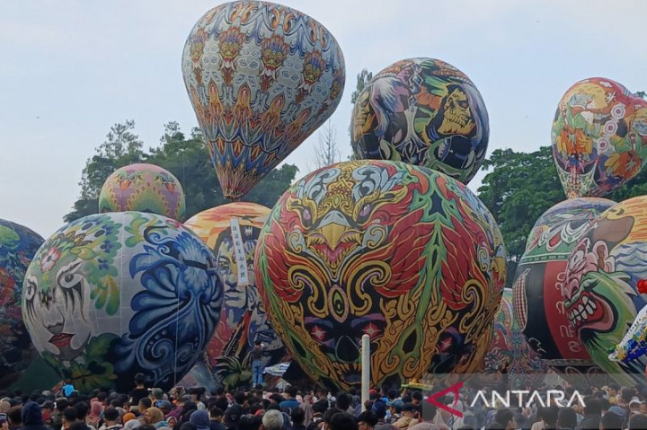 Ribuan Orang Padati Festival Balon Udara 2024 di Wonosobo