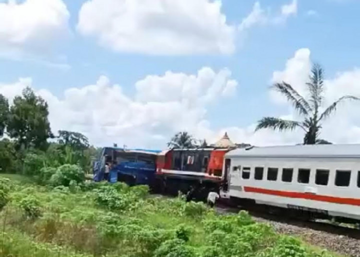 Bus Bawa Penumpang Tertabrak Kereta Api di Kabupaten OKU Timur