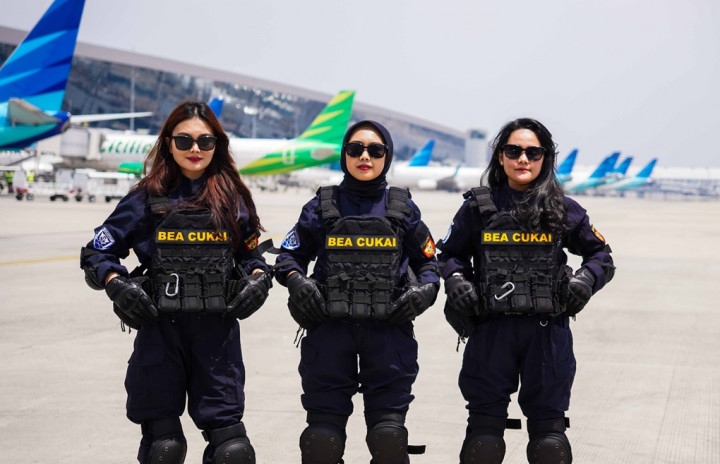 Mengenal 3 Srikandi Penjaga Gerbang Masuk Indonesia