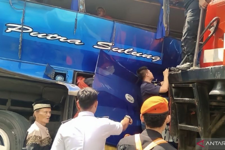 1 Penumpang Bus Dilaporkan Tewas Dalam Insiden Tabrakan dengan KA di OKU Timur