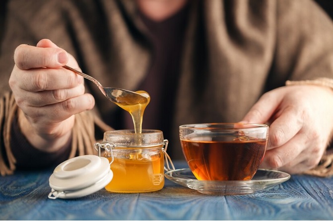 Madu dapat juga dikombinasikan dengan bahan lain seperti jahe atau kayu manis untuk meningkatkan efek terapeutik. Ilustrasi-Freepik