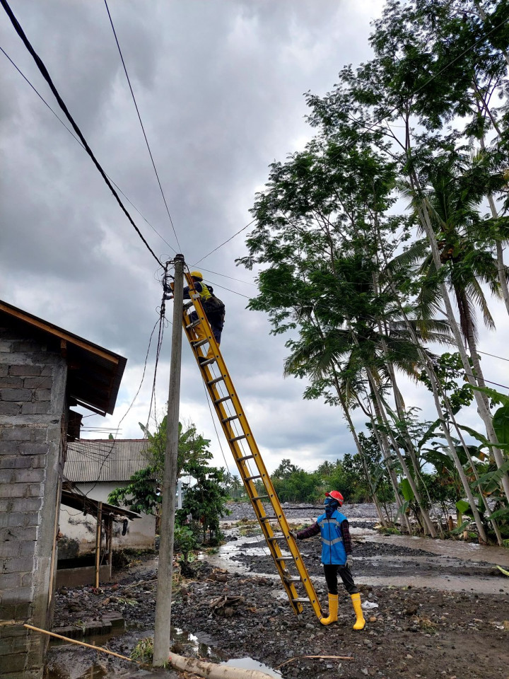 Pasokan Listrik Terdampak Banjir Lahar Semeru di Lumajang Kembali Pulih