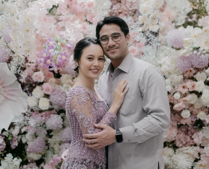 Anggika Bolsterli dan Omar Armandiego Soeharto Resmi Tunangan