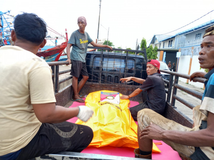 2 ABK Ditemukan Meninggal Dalam Kapal Saat Sandar di Pelabuhan Cirebon