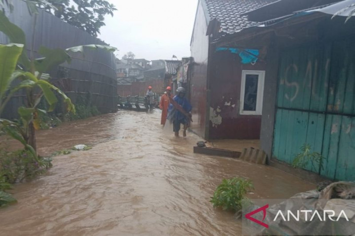 Hujan Deras di Sukabumi Picu Banjir dan Longsor