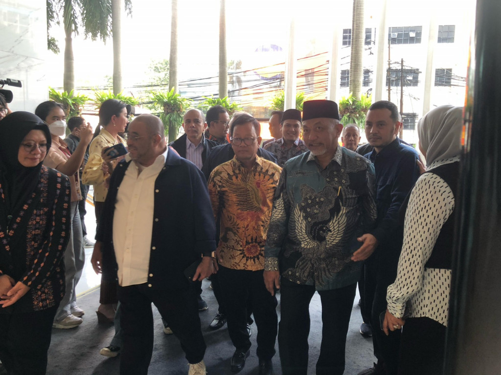 Rombongan PKS Tiba di NasDem Tower