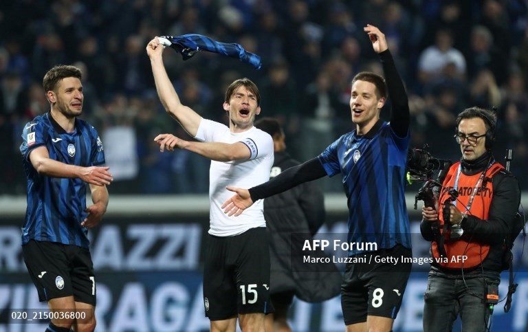 Pemain Atalanta merayakan keberhasilan mereka lolos ke final Piala Italia usai menang lawan Fiorentina 4-1 (agregat 4-2)-Foto AFP
