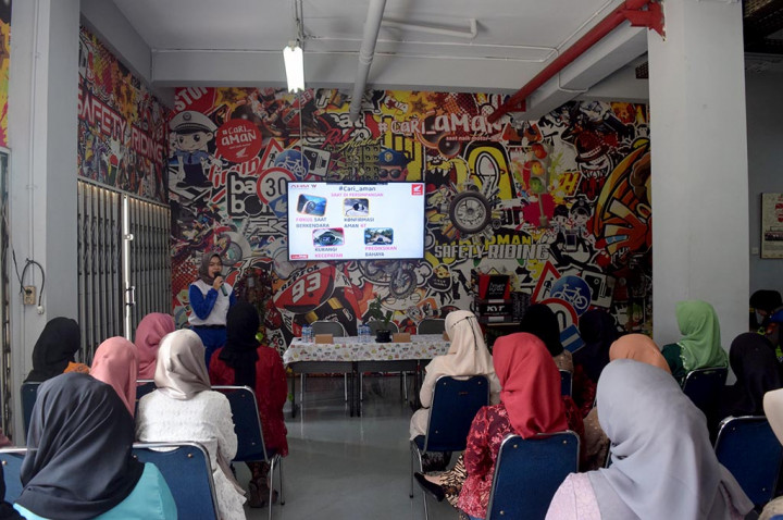 ‘ Kartini’ Muda Harus Jadi Pengendara Motor yang Baik & Benar