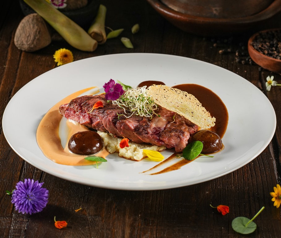 Wagyu Rawon Steak dari Steak Hotel by Holycow! Menu internasional dengan cita rasa rokal. Dok. Ist