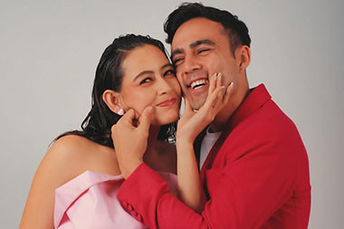 Selamat, Pasangan Laura Theux dan Indra Brotolaras Dikaruniai Anak Pertama